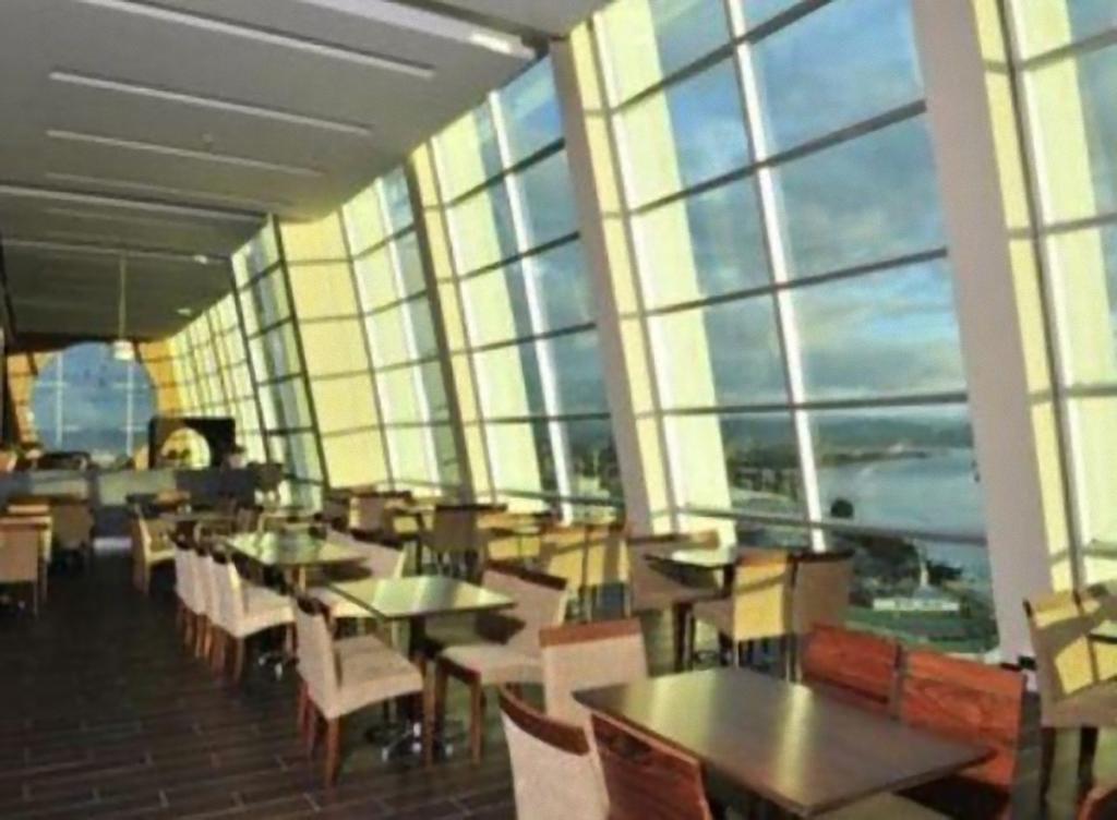 Hotel Dreams Valdivia Restaurant bilde The interior of the lounge