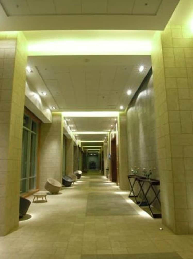 Hotel Dreams Valdivia Eksteriør bilde A corridor at the hotel